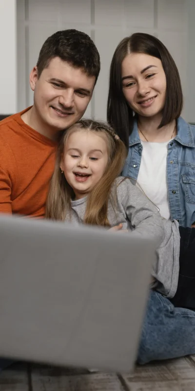 medium-shot-family-with-laptop-min